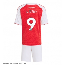 Arsenal Gabriel Jesus #9 Replika Hemmatröja Barn 2025-26 Kortärmad (+ byxor)