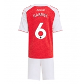 Arsenal Gabriel Magalhaes #6 Replika Hemmatröja Barn 2025-26 Kortärmad (+ byxor)