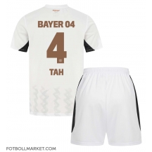 Bayer Leverkusen Jonathan Tah #4 Replika Bortatröja Barn 2024-25 Kortärmad (+ byxor)