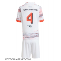 Bayern Munich Jonathan Tah #4 Replika Bortatröja Barn 2025-26 Kortärmad (+ byxor)