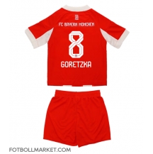 Bayern Munich Leon Goretzka #8 Replika Hemmatröja Barn 2025-26 Kortärmad (+ byxor)