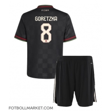 Bayern Munich Leon Goretzka #8 Replika Tredjetröja Barn 2025-26 Kortärmad (+ byxor)