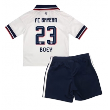 Bayern Munich Sacha Boey #23 Replika Bortatröja Barn 2026-27 Kortärmad (+ byxor)