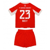 Bayern Munich Sacha Boey #23 Replika Hemmatröja Barn 2025-26 Kortärmad (+ byxor)