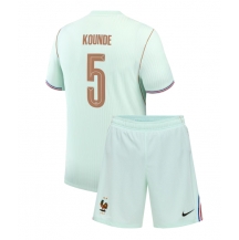 Frankrike Jules Kounde #5 Replika Bortatröja Barn VM 2026 Kortärmad (+ byxor)