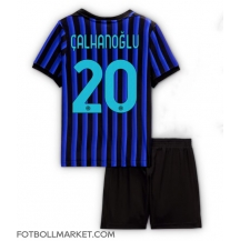 Inter Milan Hakan Calhanoglu #20 Replika Hemmatröja Barn 2025-26 Kortärmad (+ byxor)