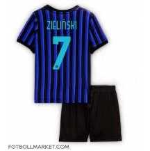 Inter Milan Piotr Zielinski #7 Replika Hemmatröja Barn 2025-26 Kortärmad (+ byxor)