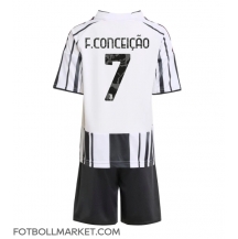 Juventus Francisco Conceicao #7 Replika Hemmatröja Barn 2025-26 Kortärmad (+ byxor)