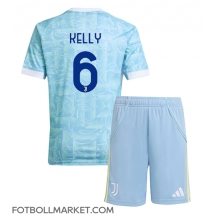 Juventus Lloyd Kelly #6 Replika Bortatröja Barn 2025-26 Kortärmad (+ byxor)
