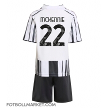 Juventus Weston McKennie #22 Replika Hemmatröja Barn 2025-26 Kortärmad (+ byxor)