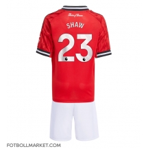 Manchester United Luke Shaw #23 Replika Hemmatröja Barn 2025-26 Kortärmad (+ byxor)