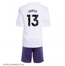 Manchester United Patrick Dorgu #13 Replika Bortatröja Barn 2025-26 Kortärmad (+ byxor)