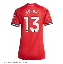 Manchester United Patrick Dorgu #13 Replika Hemmatröja Dam 2025-26 Kortärmad