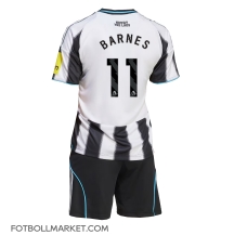 Newcastle United Harvey Barnes #11 Replika Hemmatröja Barn 2025-26 Kortärmad (+ byxor)