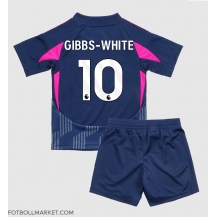 Nottingham Forest Morgan Gibbs-White #10 Replika Bortatröja Barn 2024-25 Kortärmad (+ byxor)