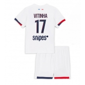 Paris Saint-Germain Vitinha #17 Replika Bortatröja Barn 2025-26 Kortärmad (+ byxor)
