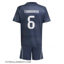 Real Madrid Eduardo Camavinga #6 Replika Bortatröja Barn 2025-26 Kortärmad (+ byxor)
