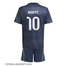 Real Madrid Kylian Mbappe #10 Replika Bortatröja Barn 2025-26 Kortärmad (+ byxor)