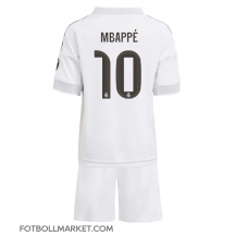 Real Madrid Kylian Mbappe #10 Replika Hemmatröja Barn 2025-26 Kortärmad (+ byxor)