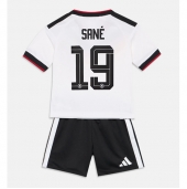 Tyskland Leroy Sane #19 Replika Hemmatröja Barn VM 2026 Kortärmad (+ byxor)